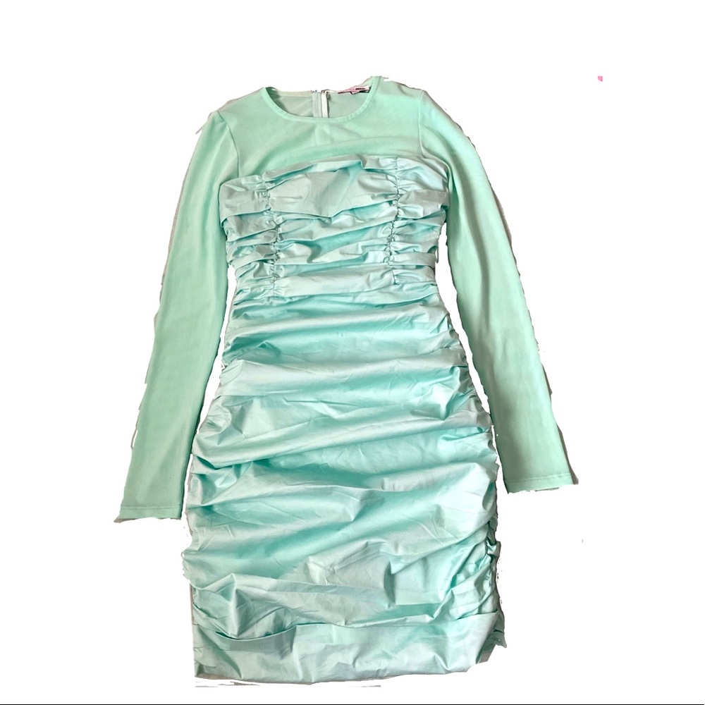 Light green dress long sleeve, XS  zipper in the back  fashion nova for girls